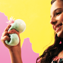 Carica l&#39;immagine nel visualizzatore di Gallery, Tropical Squeezy. Le colorate Ananas da schiacciare
